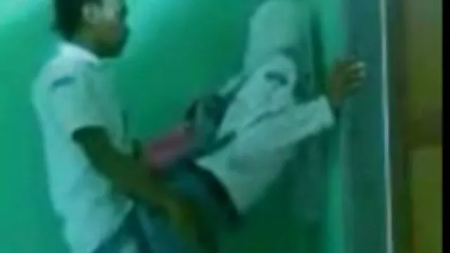 פורנו ללא רישום  בלונדינית, אלורה סרטי סקס חינם לסביות ג ' נסון, מזדיינת עם זין גדול בחדר האחורי.
