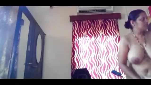 פורנו ללא רישום  שלושה מתרוממים מקיימים יחסי מין ותחת מצלמות צאט חי חם מזוין