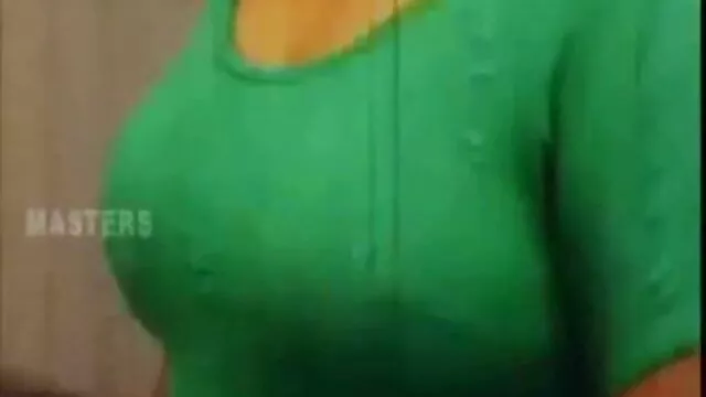 פורנו ללא רישום  אישה צ ' כית עם משקפיים הורידה את התחתונים שלה מתחת לגשר סקס לצ ונתנה את עצמה לטנדר בכוס שעיר