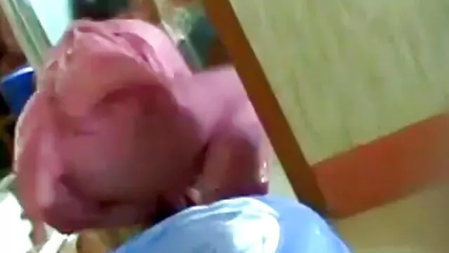 פורנו ללא רישום  בחור רוסי, הלוכד את הכלה סרטי פורנו קצרים שמאוננת ואונס אותה.