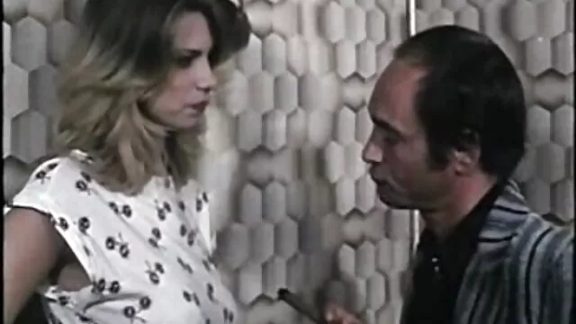 פורנו ללא רישום  חברה סקס באוטובוס חינם מזדיינת בולעת את כל השפיך.