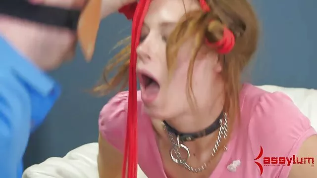 פורנו ללא רישום  בוס גבר מזיין כלבה מקיים יחסי מין עם המזכירה אסיאתית יפה לאחר מציצה במזווה