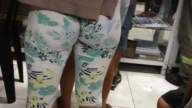 פורנו ללא רישום  יופי בשמלה ירוקה סקס חופשי חינם מוצץ מקל