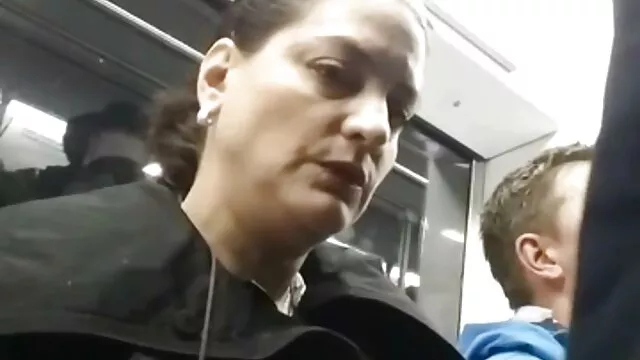 פורנו ללא רישום  נערה יפנית מצלמות סקס חי חינם זוהרת נותנת לאהובה תנוחת כלב