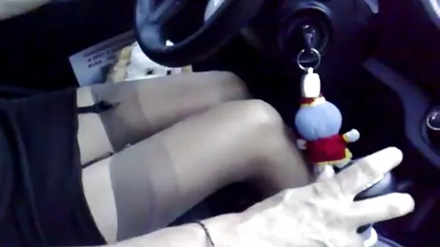 פורנו ללא רישום  גרביונים שחורים מתוקים מראים דגדגן ושפתיים סרטי סקס לצפייה חינם במצלמה