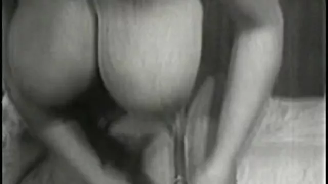 פורנו ללא רישום  גברת סקס אורגיות חינם ריטה מלקקת את הכוס שלה ומזיינת גם אותה.