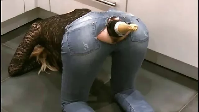 פורנו ללא רישום  מקום כאוטי סקס חינם חינם עם קעקועים ופירסינג.