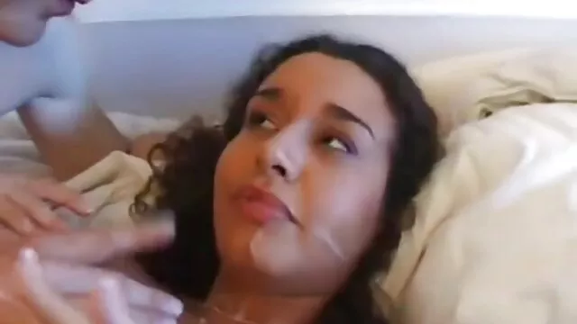 פורנו ללא רישום  אחות לסבית strapon גבול מזיין את העוזרת חניך