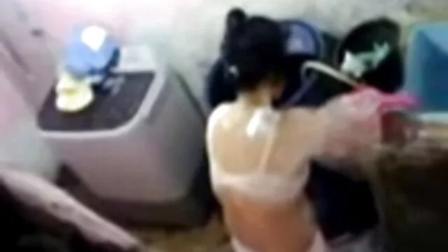 פורנו ללא רישום  אסייתית שופעת במצלמת בחורות מתפשטות אינטרנט רוכבת על פאלוס