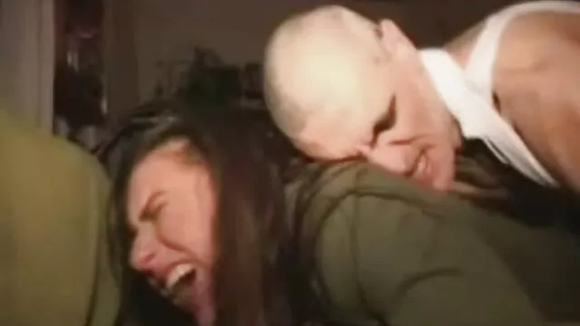 פורנו ללא רישום  כלבות עירומות נותנות לגבר מציצה מסיבות סקס חינם ומוותרות.