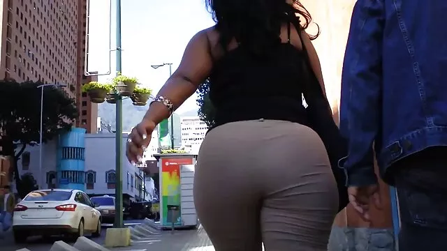 פורנו ללא רישום  נשים שחורות ממששות בחור בחורה מזדינת הזין ומקבלות שפיך בפרצוף