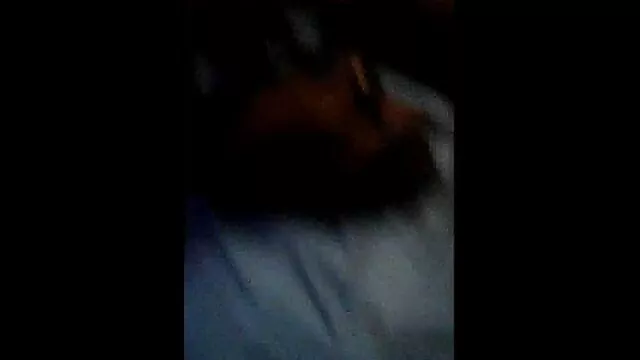 פורנו ללא רישום  בלונדינית מזיין את המנקה בוגרת עם גרביונים לבנים, ליטופים בנרתיק.